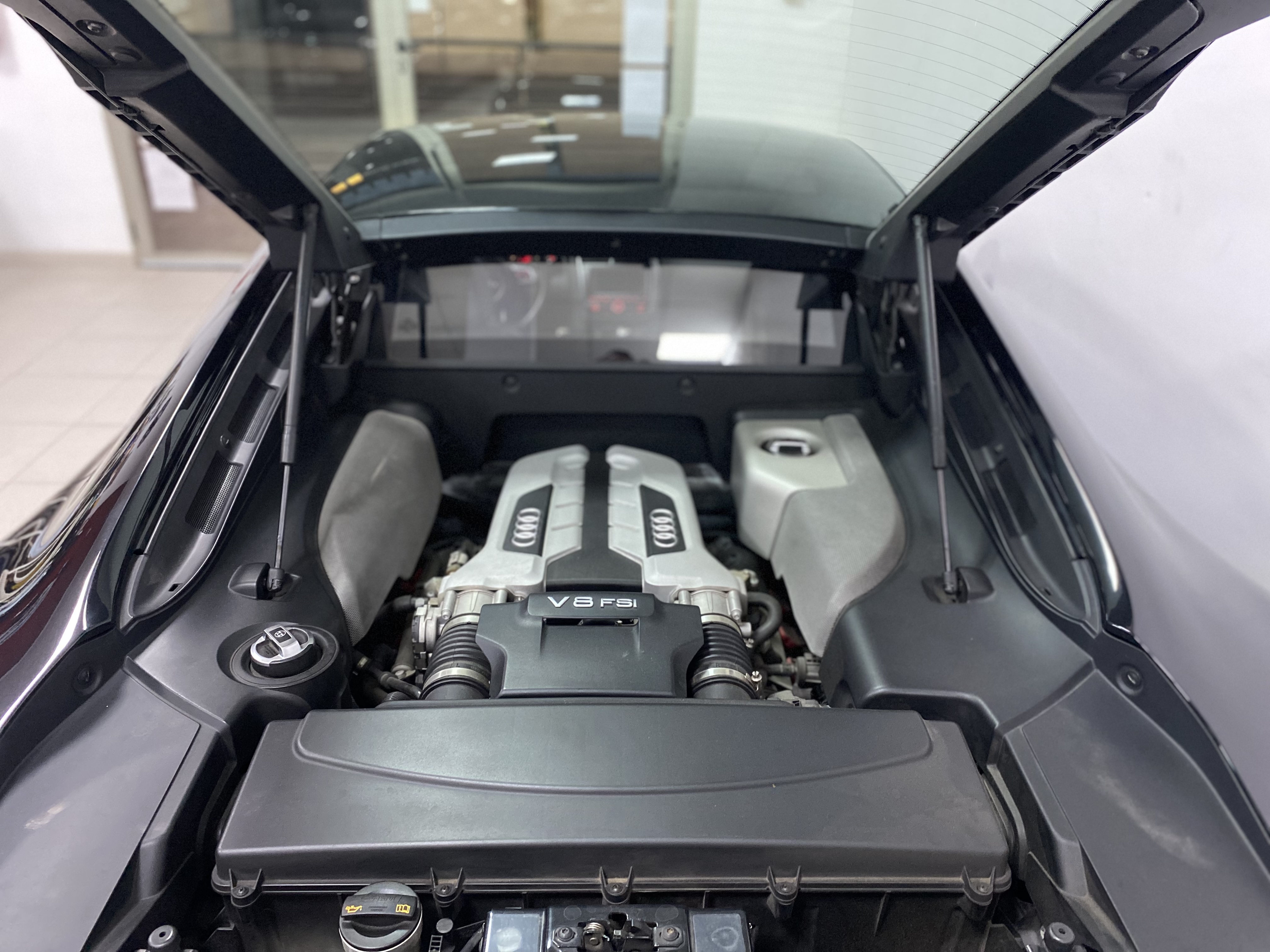 AUDI R8 V8 420CV lleno