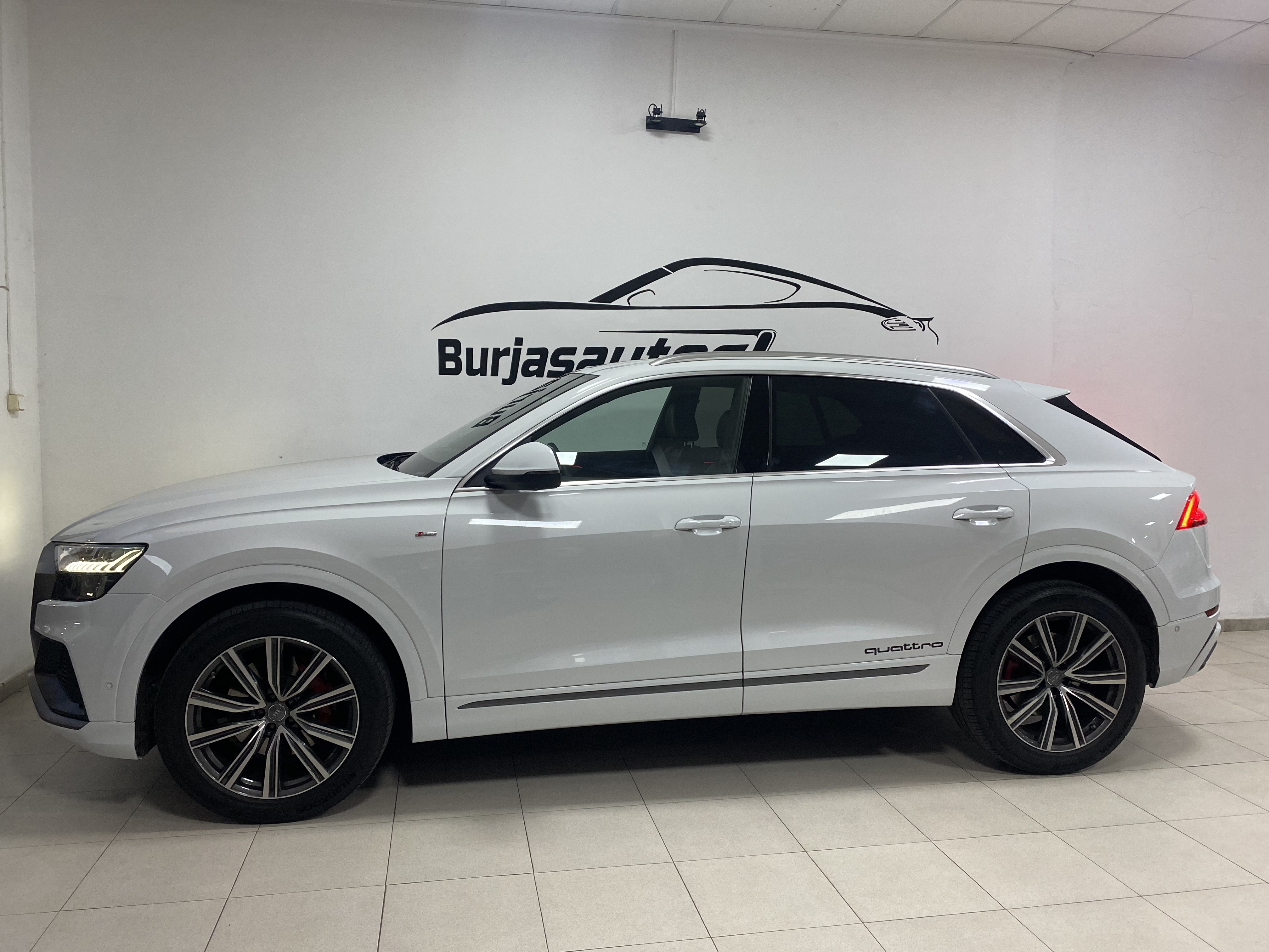 AUDI Q8 QUATTRO lleno