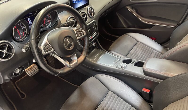 MERCEDES BENZ CLA220d AMG 4MATIC lleno