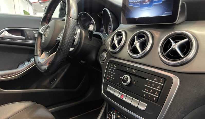 MERCEDES BENZ CLA220d AMG 4MATIC lleno